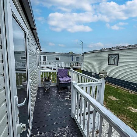 Modern 6 Berth Caravan With Wifi At St Osyth Beach In Essex Ref 28008Pm Clacton-on-Sea Exterior photo